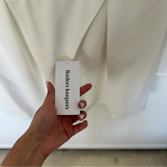 *NWT* FINDERS KEEPERS | Rae Romper Ivory | M - Picture 5 of 16